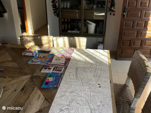 Location de Vacances Espagne, Costa Blanca, Monte Pego, villa - Casa Bellavista 515 Le temps est-il moins agréable ? Les enfants Julie passeront certainement un bon moment ! Il y a un grand coffre caché dans la maison avec des jouets et des jeux !