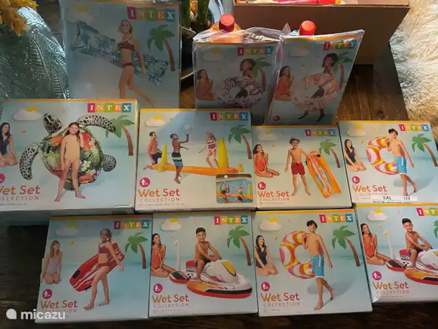 Location de Vacances Espagne, Costa Blanca, Monte Pego, villa - Casa Bellavista 515 Beaucoup de plaisir et de divertissement pour la piscine ! Pour les plus petits, des bracelets standards (3-6) ans sont disponibles pour les garçons et les filles et un Baby Float pour que les plus petits puissent profiter de la piscine ensemble !
