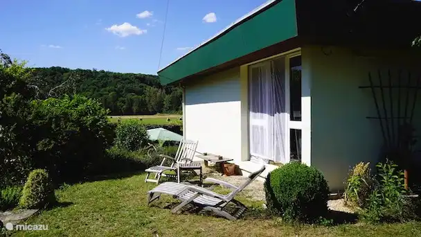 Seite mit Blick auf Wiesen &amp; Wald