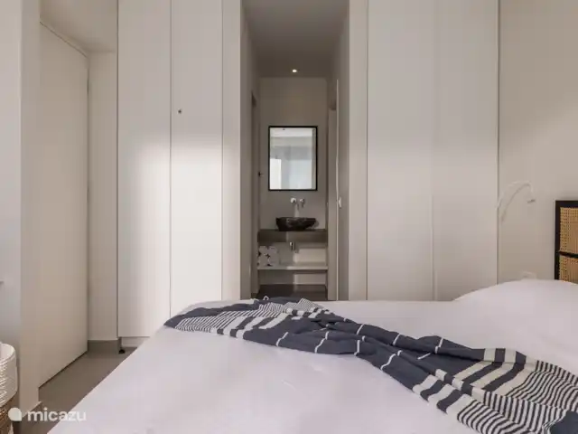 villa huren in Griekenland, Centraal Griekenland, Paleros – Villa Theresa Hoofdslaapkamer met toilet en douche