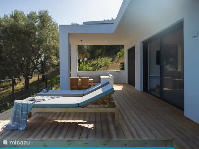 villa huren in Griekenland, Centraal Griekenland, Paleros – Villa Theresa Schaduwrijk dek