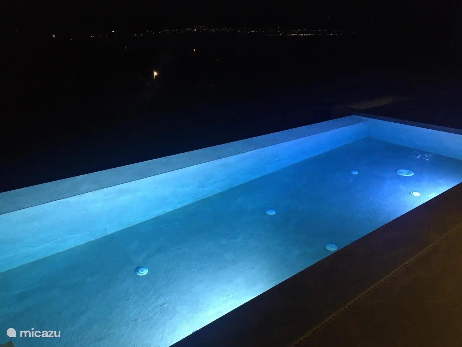 Pool mit Beleuchtung 