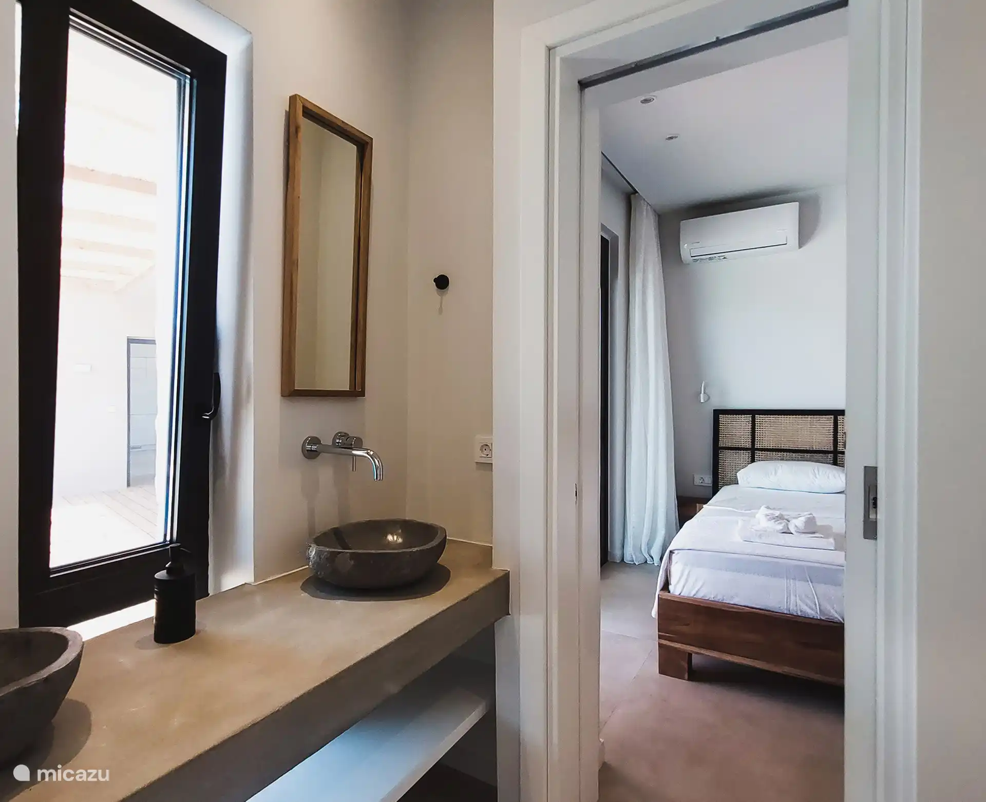 Lavabos de piedra y habitaciones de huéspedes