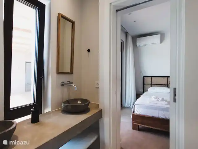 Villa Nea Gi en Grecia, Gracia Central, Pogonia - villa Lavabos de piedra y habitaciones de huéspedes