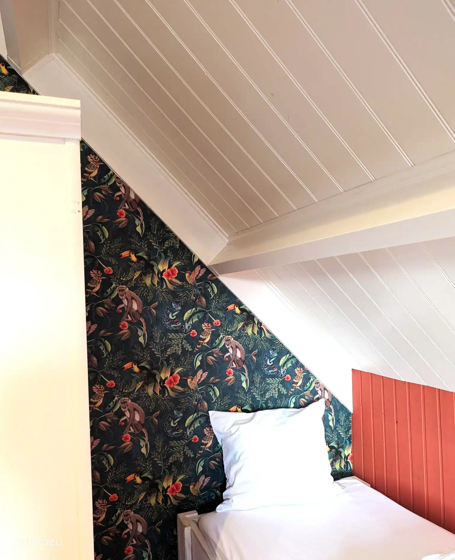 Slapen op de vide. Hier staat een 1 persoonsbed.