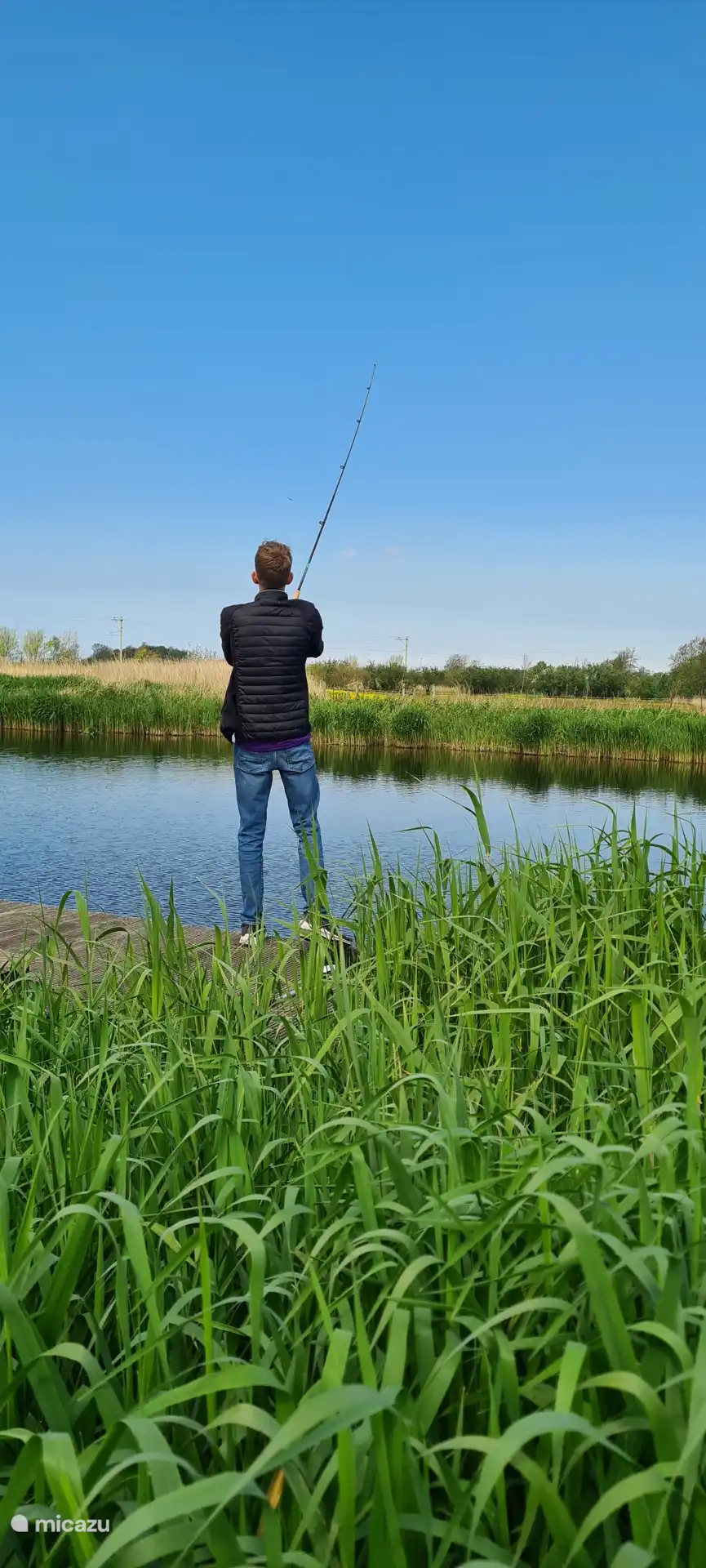 Binnen 3 stappen buiten de tuin is viswater, een vis-pas is inbegrepen tijdens uw verblijf.