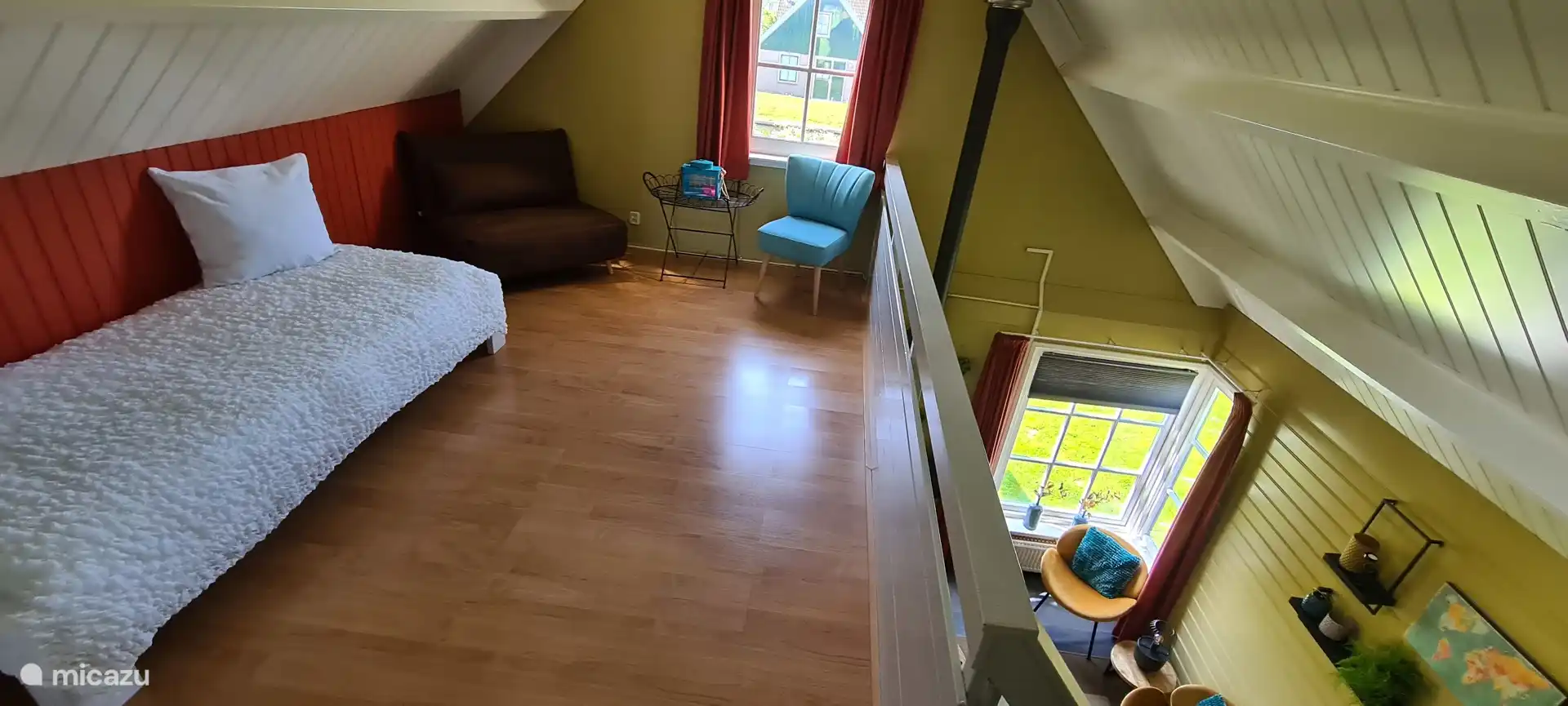 de 3e slaapkamer is een open vide in verbinding met de begane grond.