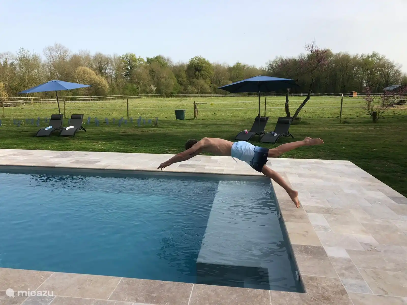 Beheiztes Schwimmbad von 9 x 4 m