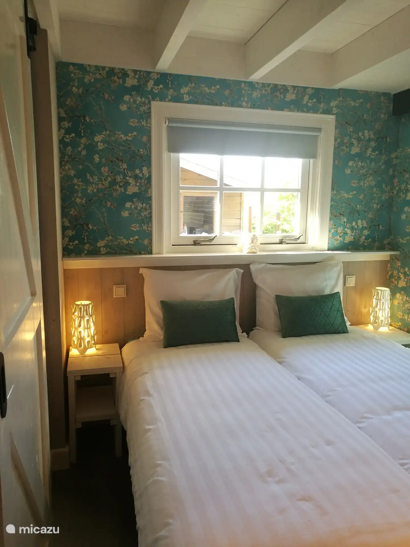 Schlafzimmer im Erdgeschoss, klein aber fein, mit eigenem Bad.