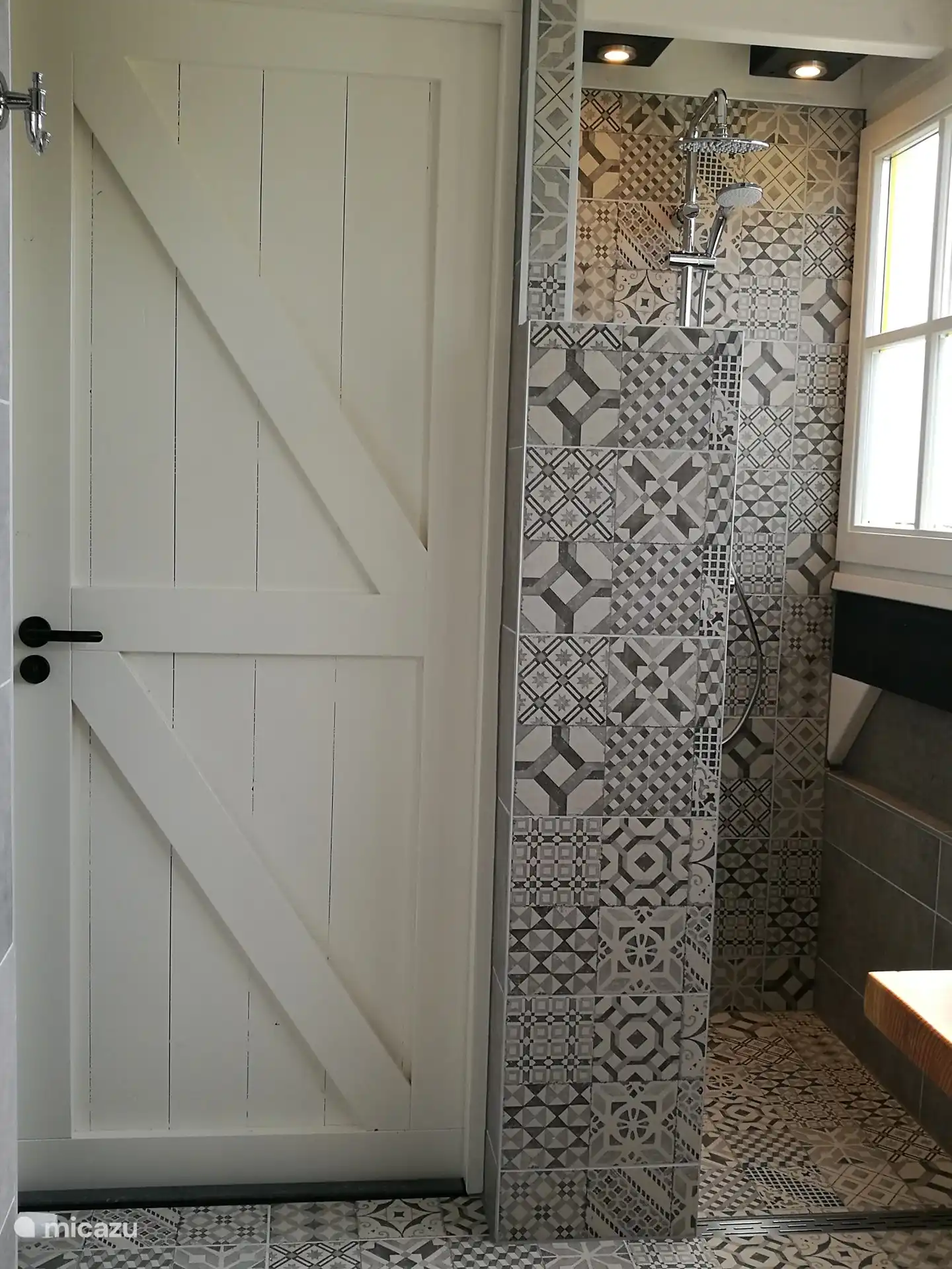 Die wunderbare Dusche im großen Badezimmer im Obergeschoss.