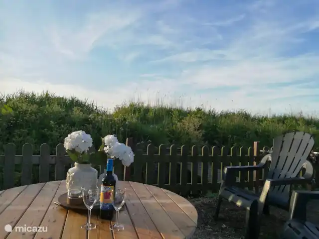 `t Bullekroffie Bonte Koe 1 huren in Nederland, Noord-Holland, Oudesluis - vakantiehuis Diverse zitjes in de tuin, genieten van de natuur en het uitzicht.