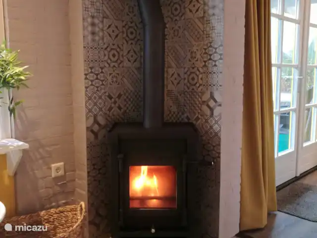 `t Bullekroffie Bonte Koe 1 huren in Nederland, Noord-Holland, Oudesluis - vakantiehuis Houtkacheltje voor frisse dagen, maar ook voor de sfeer.