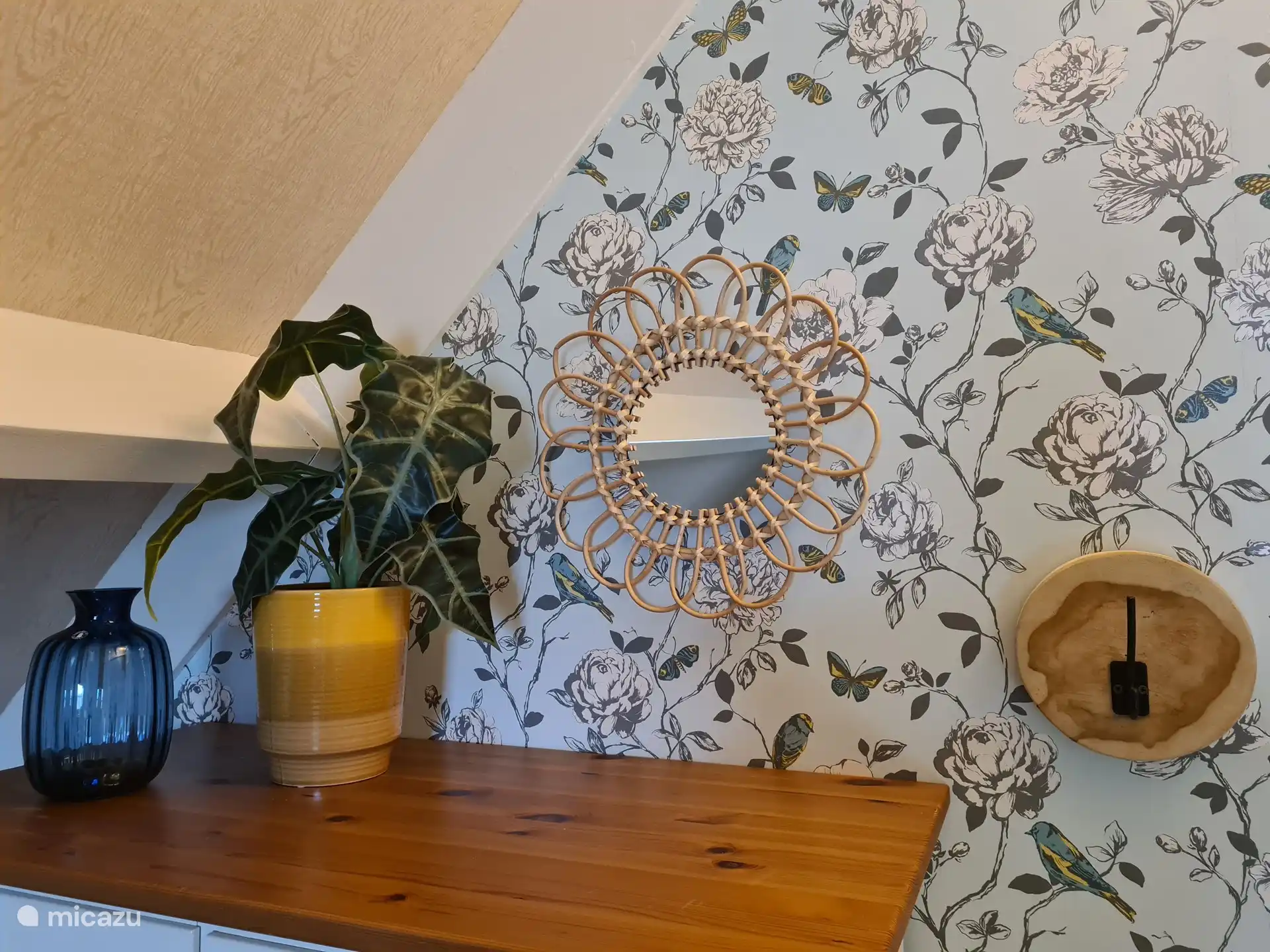 Gemütlichkeit ist wichtig, aber es gibt auch viel Stauraum. Im Erdgeschoss gibt es einen Hauswirtschaftsraum, in dem sich die Waschmaschine befindet und in dem Sie Ihre Sachen aufbewahren können.