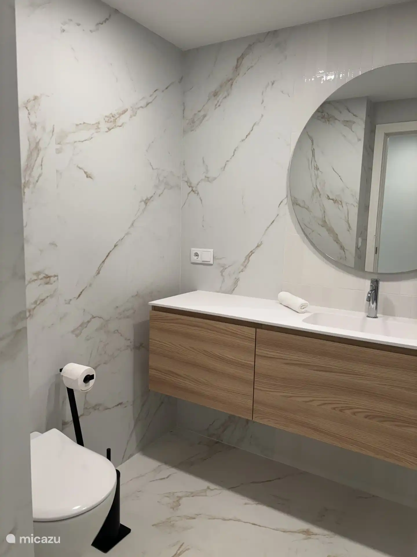 Badezimmer mit Dusche