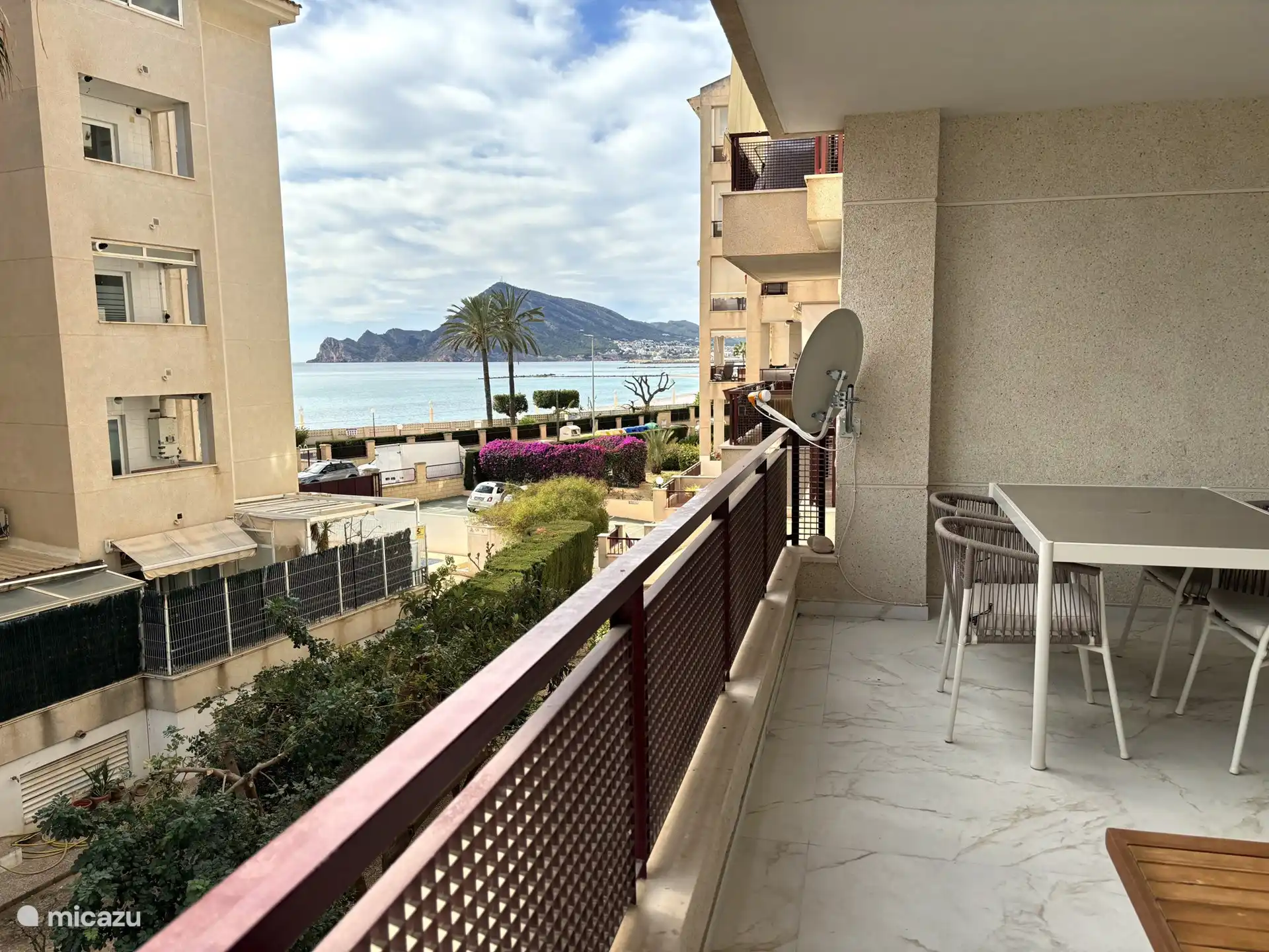 Geräumige Terrasse mit Aussicht