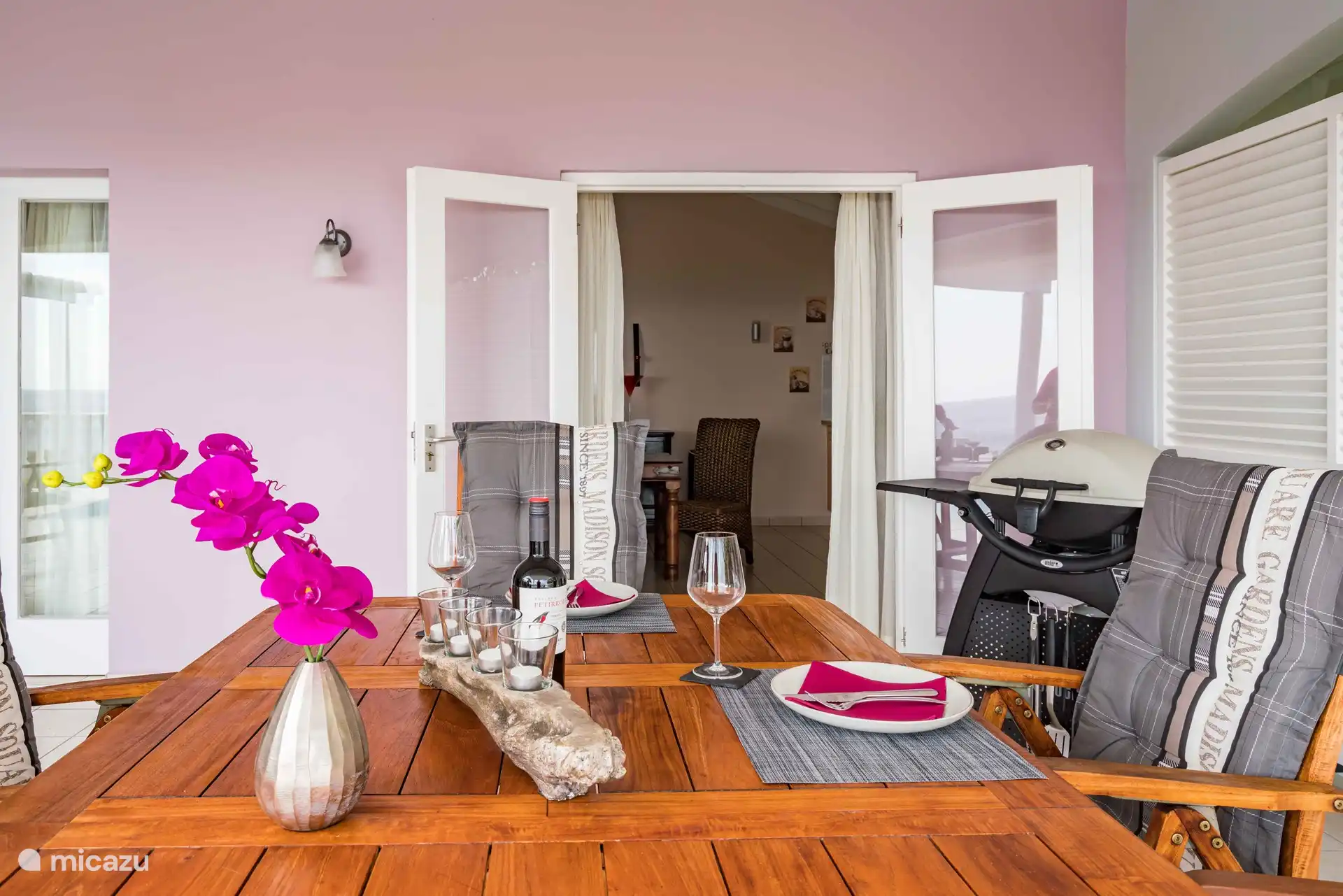 Essplatz auf der Terrasse