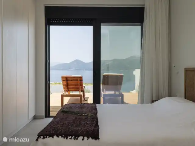 Villa Rika  | Grèce, Grèce centrale, Paleros - villa Chambre principale avec vue sur portes vitrées
