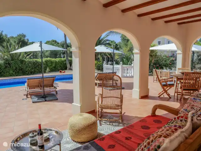 Villa Tordanxa | Espagne, Costa Blanca, Jávea - maison de vacances Plusieurs coins salons sous la naya de style espagnol.