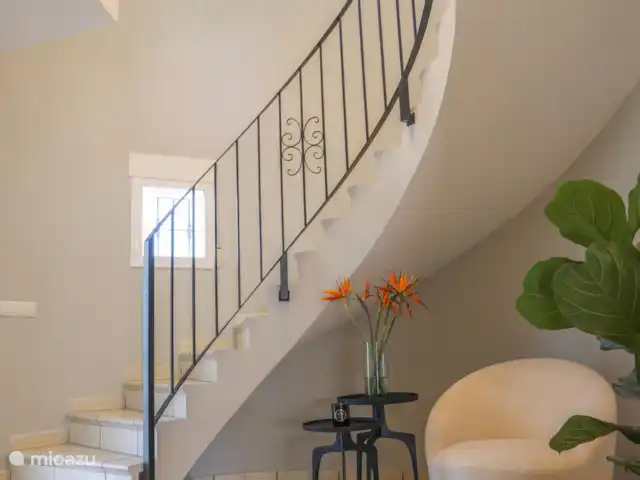 Villa Tordanxa | Espagne, Costa Blanca, Jávea - maison de vacances Hall chic avec escaliers jusqu'au sommet.