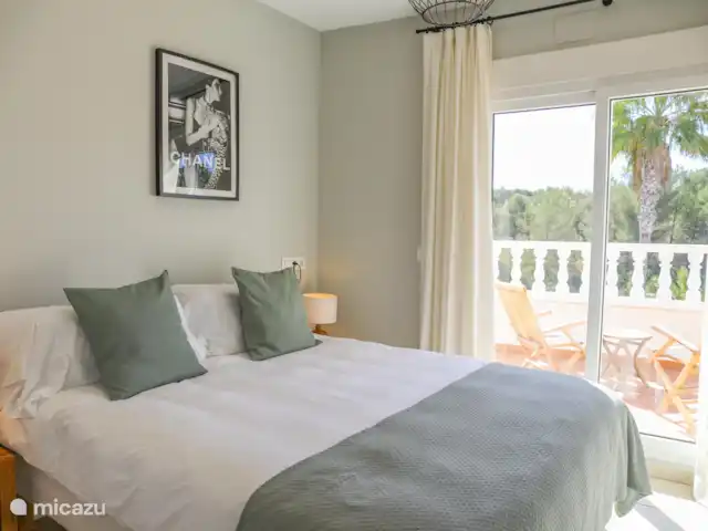 Villa Tordanxa | Espagne, Costa Blanca, Jávea - maison de vacances Chambre 3 avec lit double et porte donnant sur terrasse.