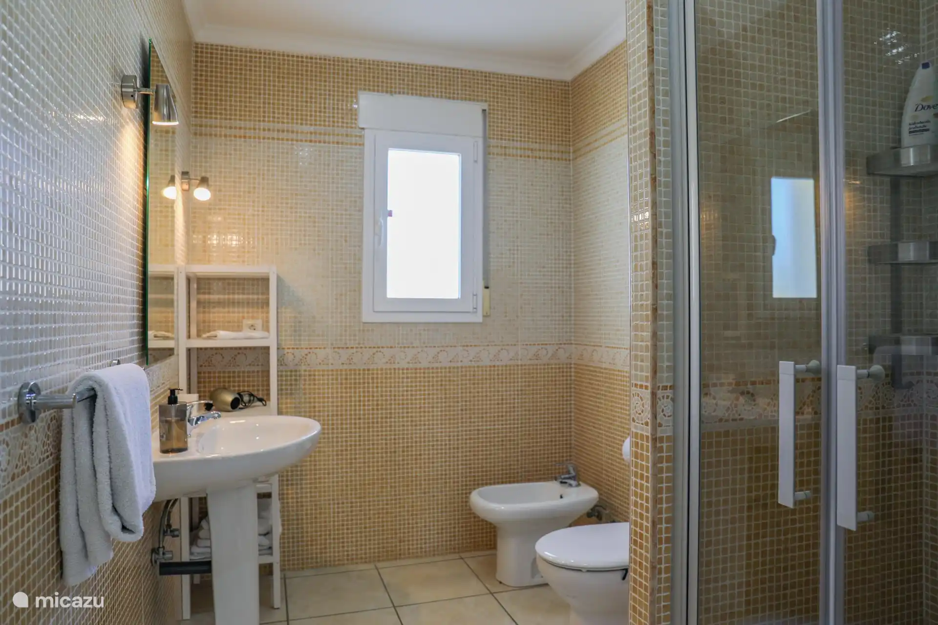 Badezimmer 3 mit Dusche.