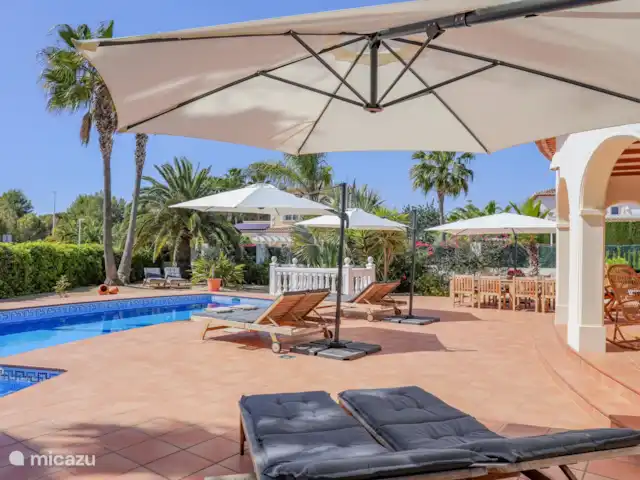 Villa Tordanxa | Espagne, Costa Blanca, Jávea - maison de vacances Terrasse spacieuse avec transats avec coussins confortables.