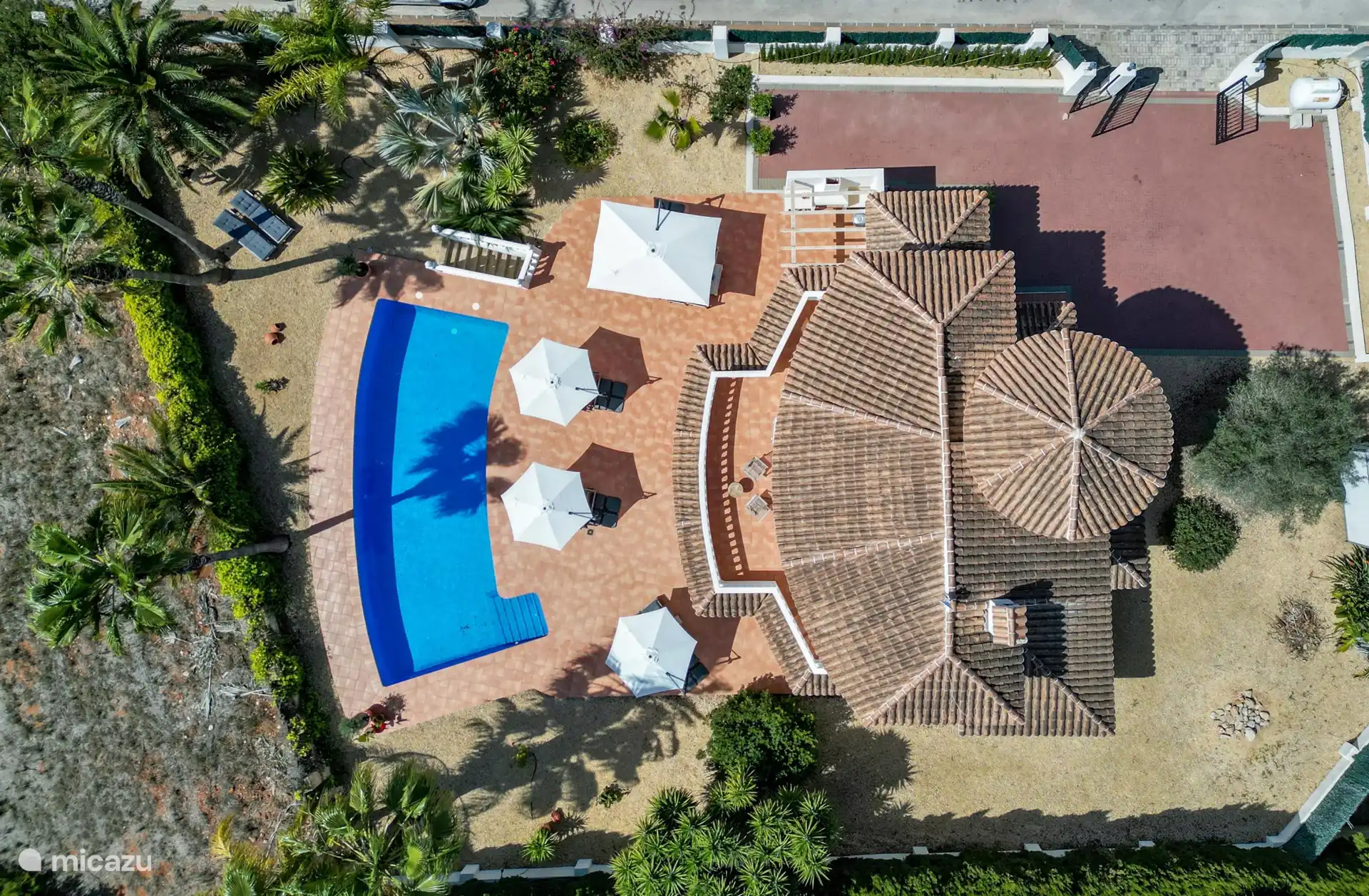 Umgeben von viel Grün.