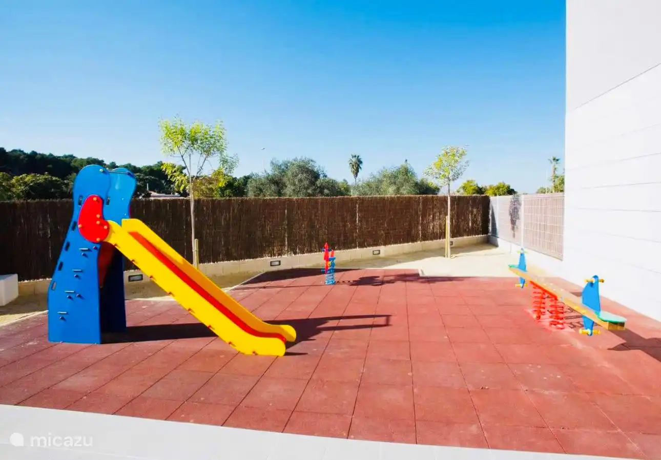 Aire de jeux commune. 