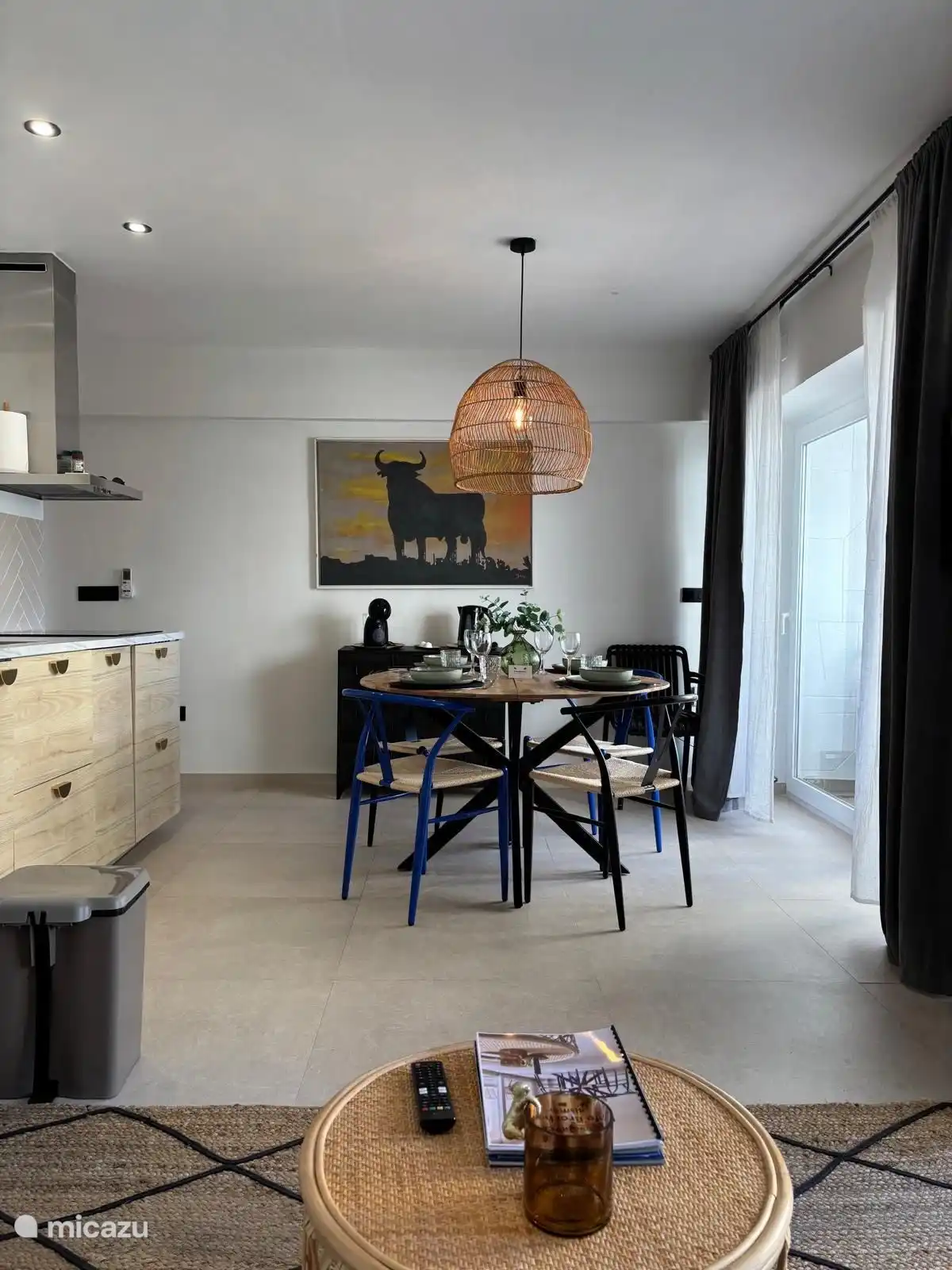 Cuisine avec table à manger