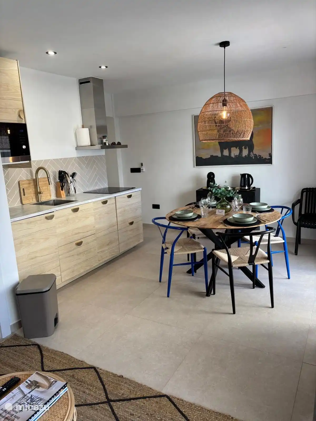 Cuisine avec table à manger