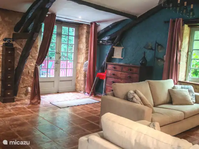 gîte / cottage huren in Frankrijk, Dordogne, Urval – Gite Le Pigeonnier Perigord Noir Leefruimte vakantiewoning Le Pigeonnier in Urval Dordogne