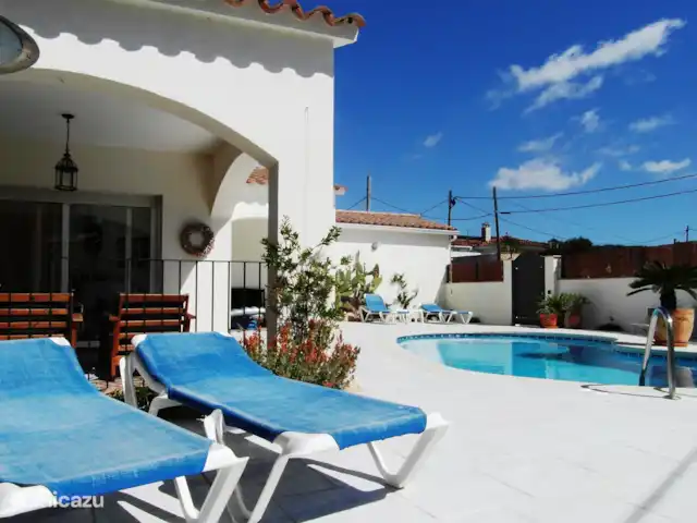 Villa EL SOL en España, Costa Brava, Calonge - villa Piscina adyacente a la terraza cubierta.
