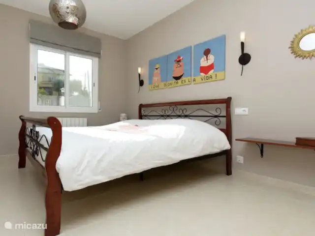 Villa EL SOL en España, Costa Brava, Calonge - villa Dormitorio principal con cama de matrimonio de 180 x 200 y amplio baño.