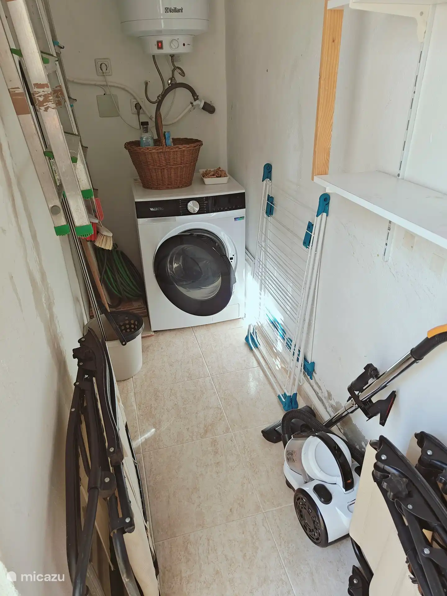 Le débarras de la Casa Miramar est équipé d'un lave-linge, d'un étendoir et d'un aspirateur pour plus de commodité. Des chaises de plage pliantes et un réfrigérateur complètent les sorties à la plage, tandis que les jouets aquatiques permettent de s'amuser dans l'eau.