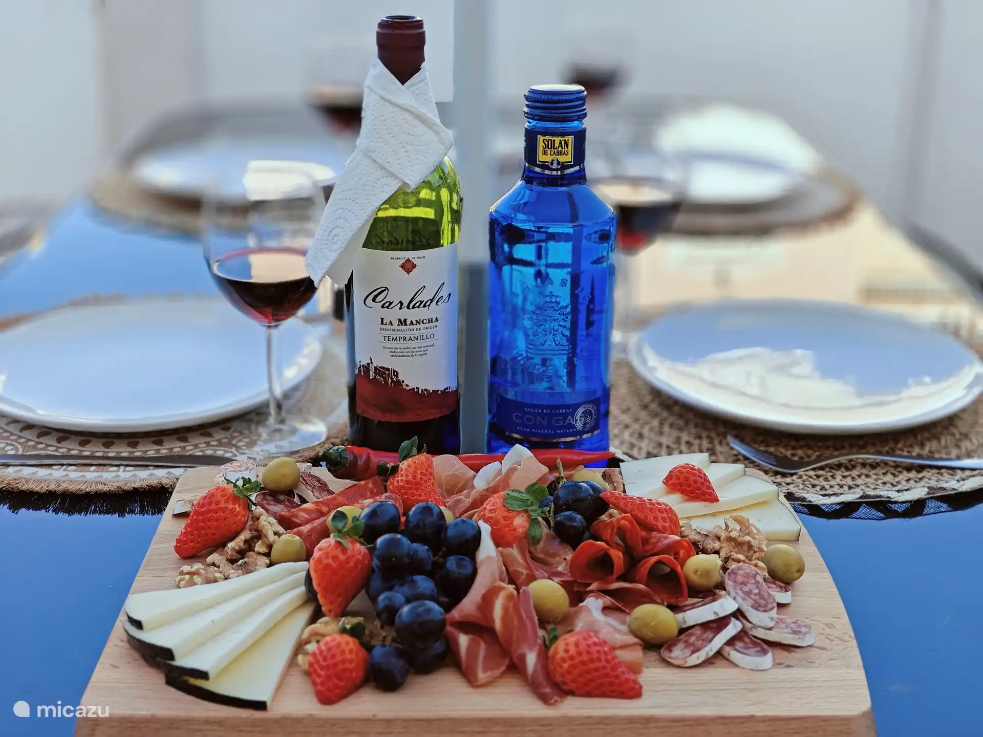 Sur la terrasse de la Casa Miramar, vous pourrez déguster des spécialités locales préparées avec des ingrédients frais des marchés locaux. Que vous preniez le petit-déjeuner, le déjeuner ou le dîner, vous vivrez ici une expérience culinaire inoubliable.