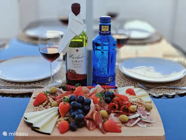 Casa Miramar en España, Costa Blanca, Ciudad Quesada - casa vacacional En la terraza de Casa Miramar podrá disfrutar de especialidades locales preparadas con ingredientes frescos de los mercados locales. Ya sea que desayunes, almuerces o cenes, aquí vivirás una experiencia culinaria inolvidable.