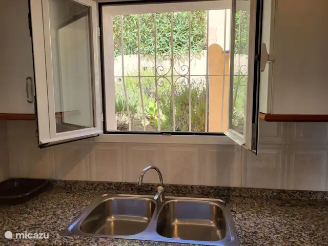 Casa Dalías en España, Costa Blanca, Benitachell - villa ventana de la cocina