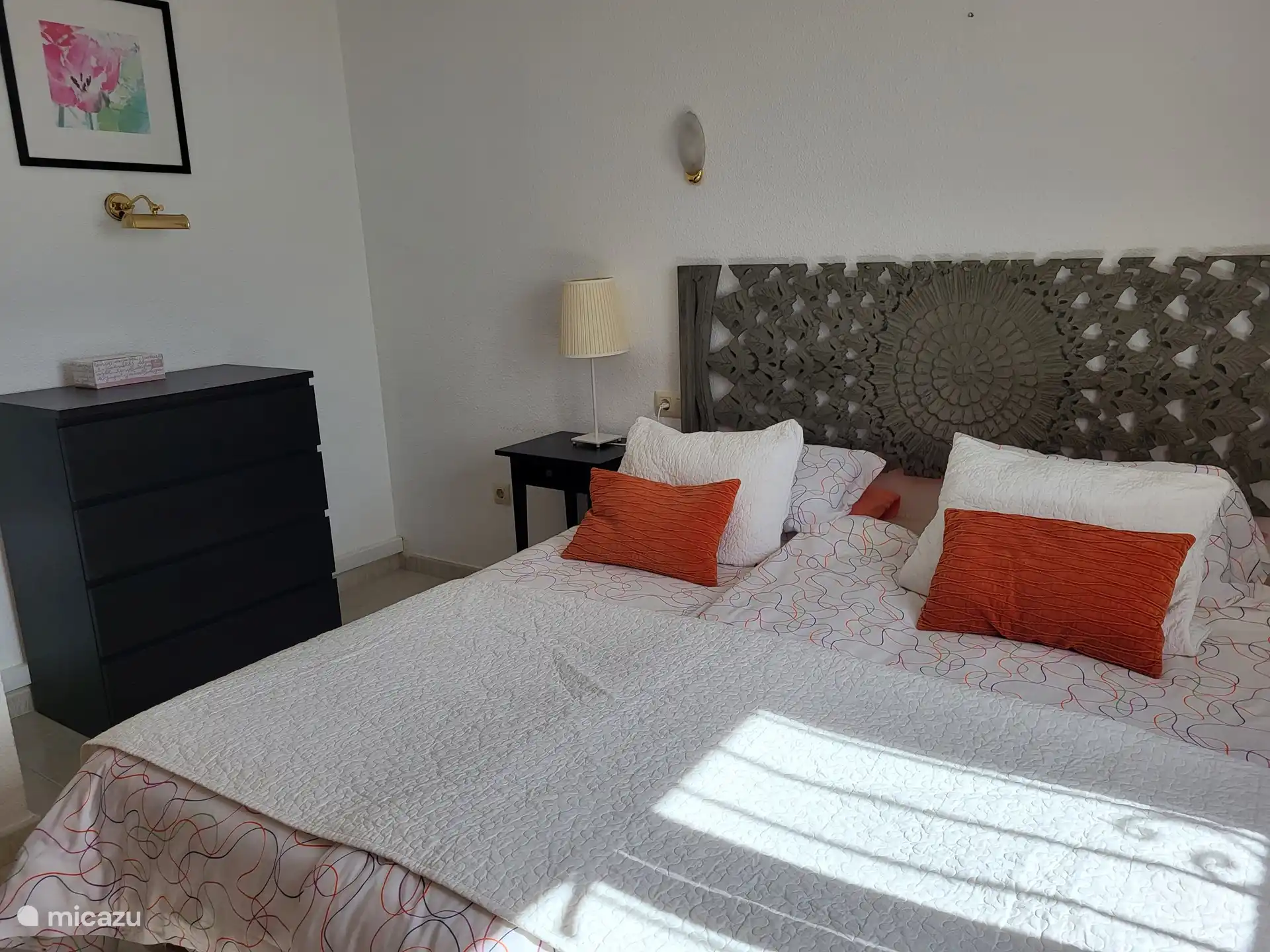 Oberes Schlafzimmer mit Kingsize-Bett