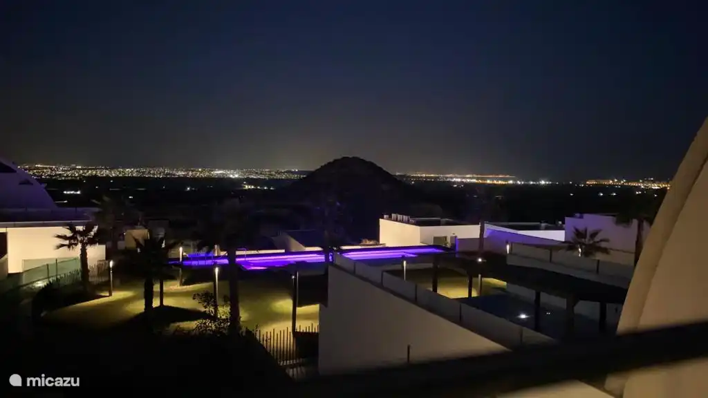 Vista de la colina de noche