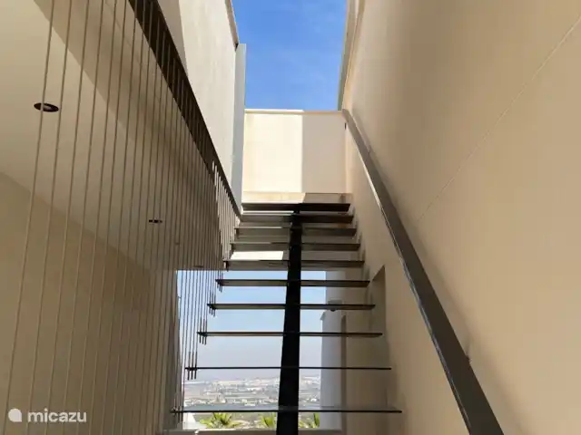 Casa Colina - piscine privée et ascenseur | Espagne, Costa Blanca, Rojales - appartement Escaliers menant au toit-terrasse (mais vous pouvez aussi simplement prendre l'ascenseur)