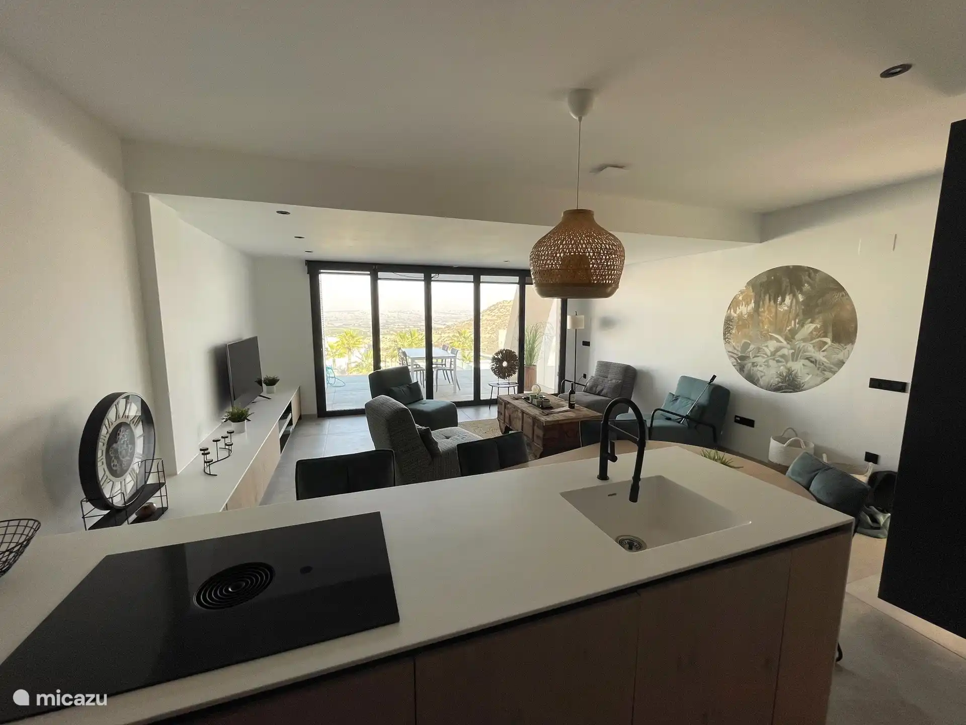 Vista desde la cocina al salón.