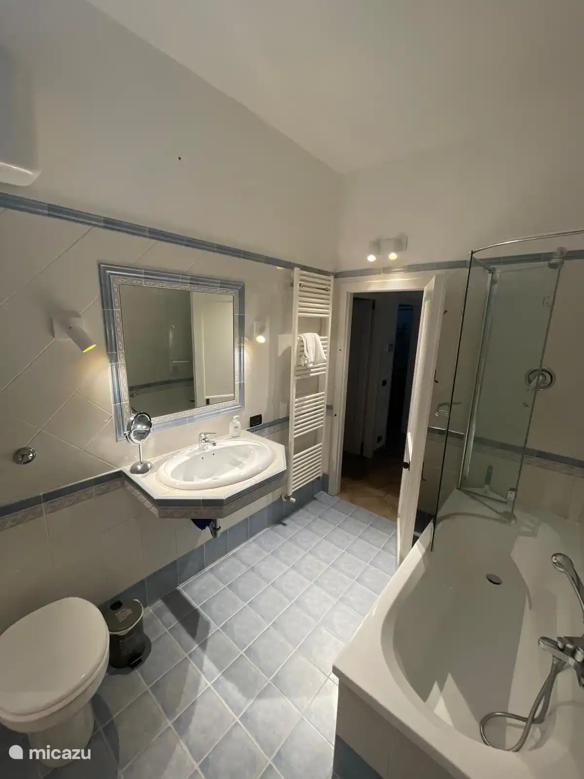 Badezimmer Blau-Weiß