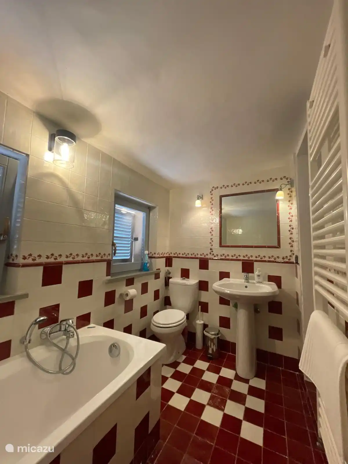Badezimmer Rot-Weiß