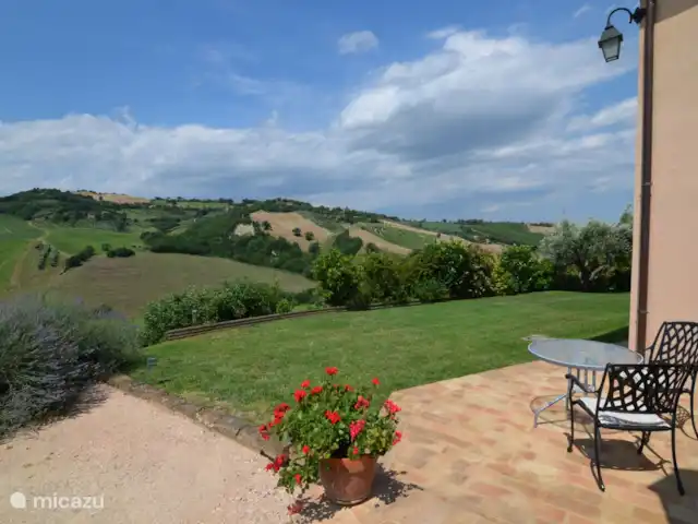 vakantiehuis huren in Italië, Marche, Tolentino – La Serenissima Zicht op de vallei in het noorden