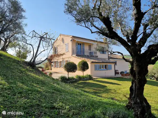 vakantiehuis huren in Italië, Marche, Tolentino – La Serenissima Zicht vanuit de tuin
