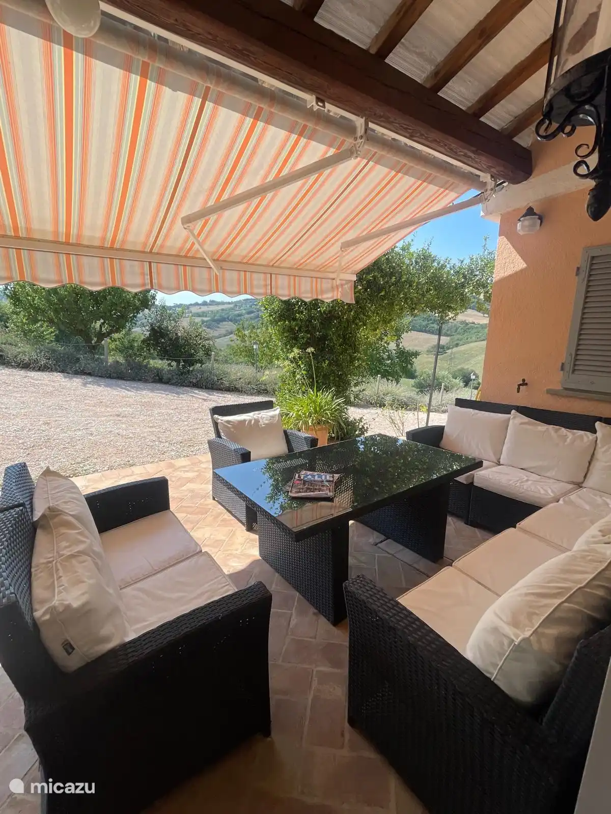 Portikus mit Sonnendach