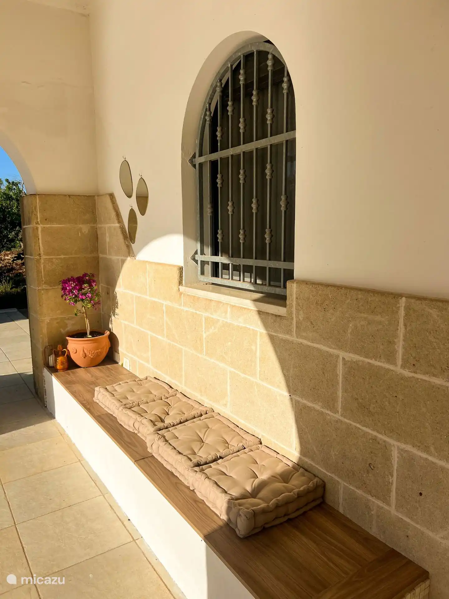 Schöner Platz in der Morgensonne