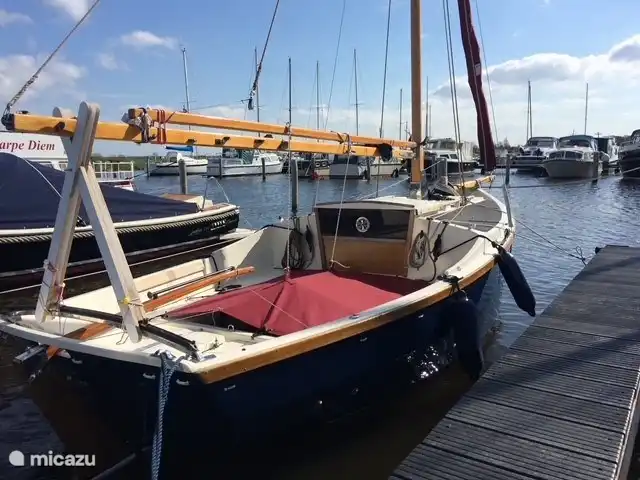 Unser Segelboot, auf Anfrage verfügbar.