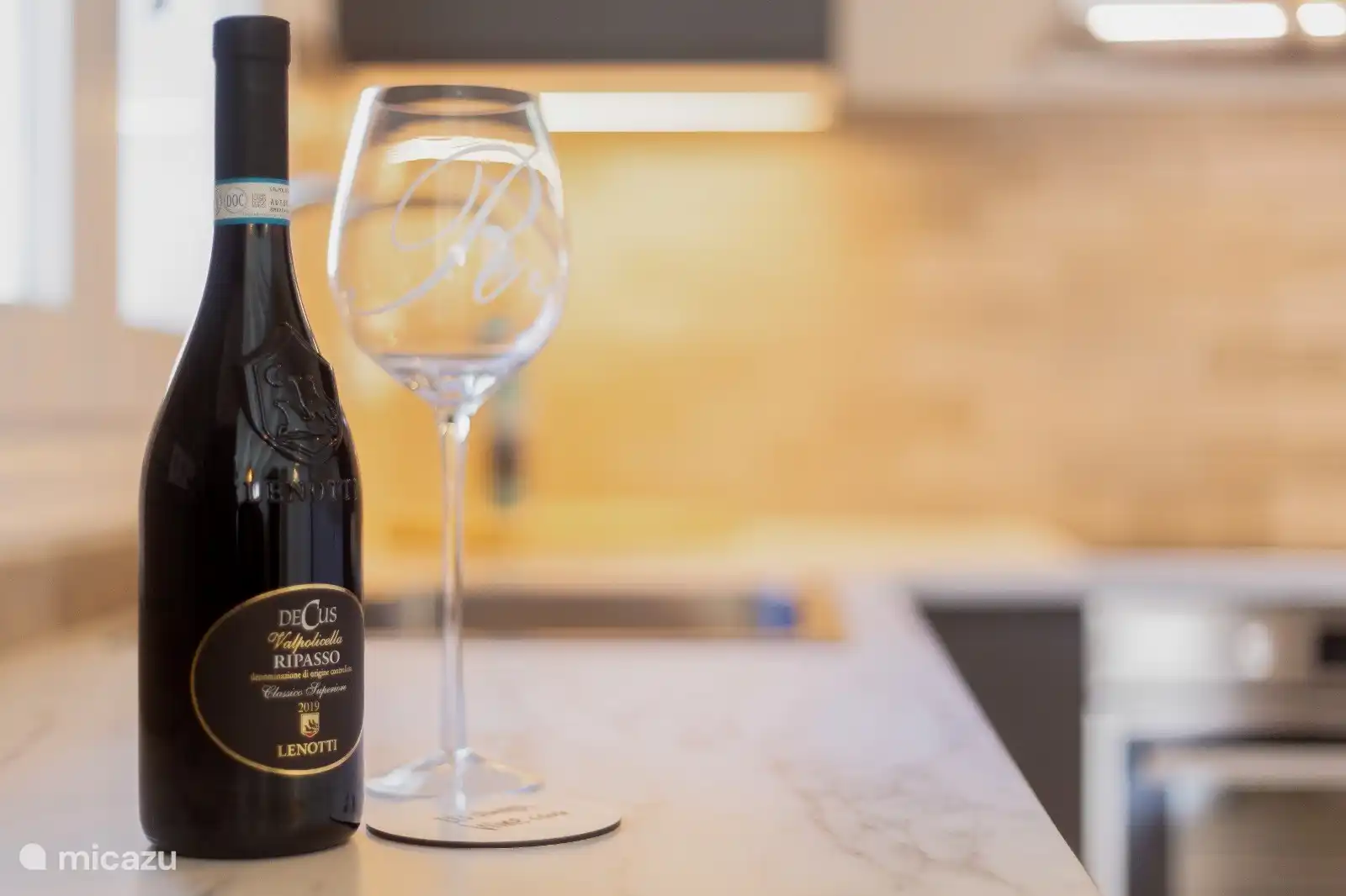 La passion de Laura est le vin ! En tant que vinologue diplômé, j'aimerais vous présenter mon top 5 personnel des vins préférés à prix abordable dans notre dossier d'information??