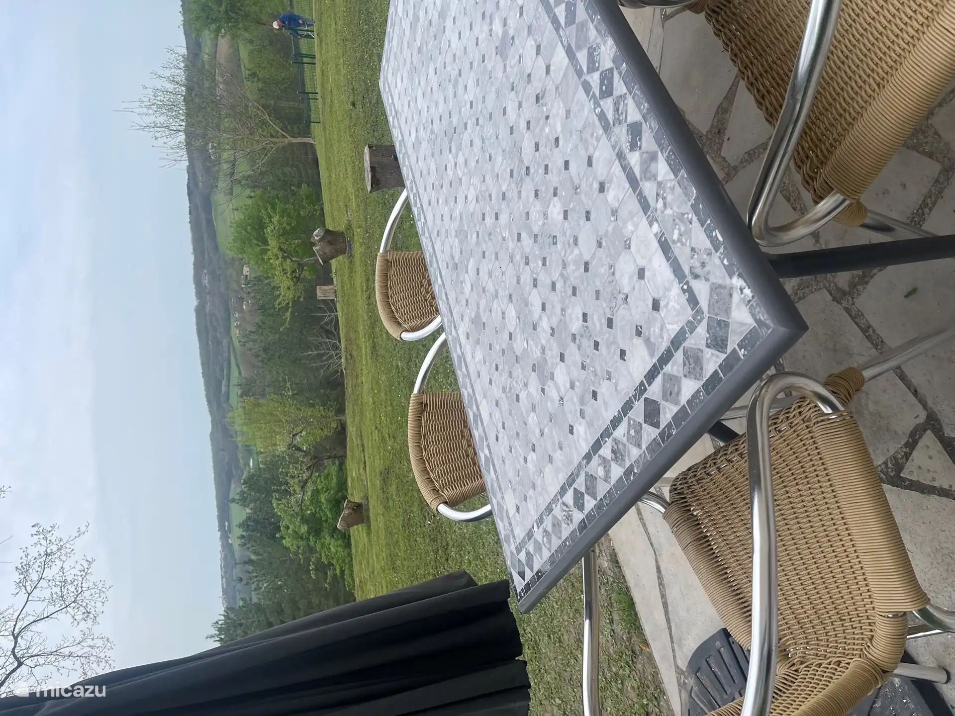 Neues Terrassentischhaus 2